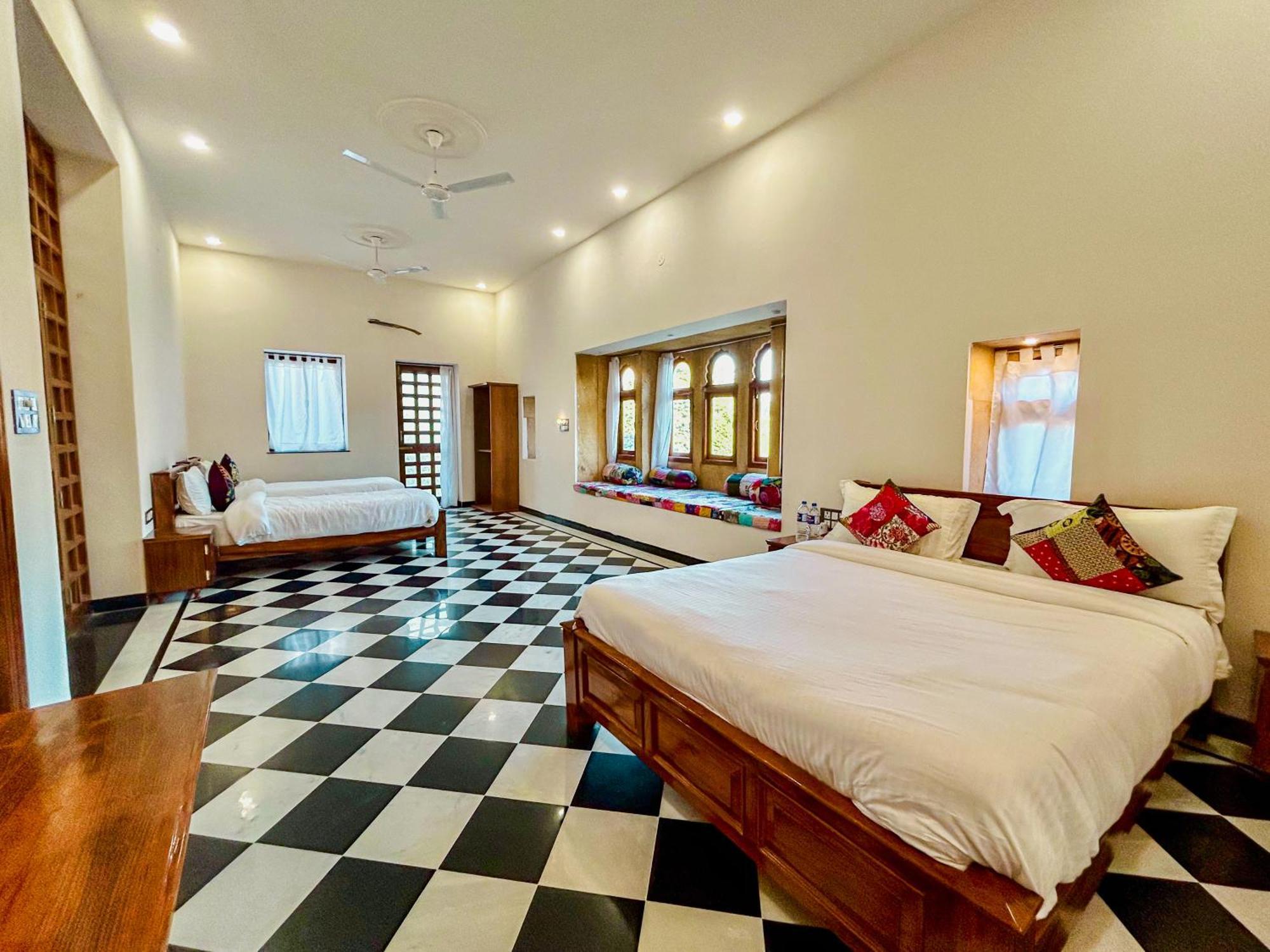 Hotel Vasudev Niwas ジャイサルメール エクステリア 写真